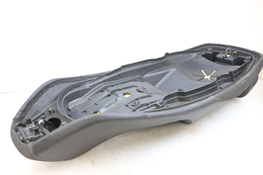 photo de SIEDZENIE PIAGGIO MP3 HPE 350 (2018 - 2020) - Inny kąt widzenia