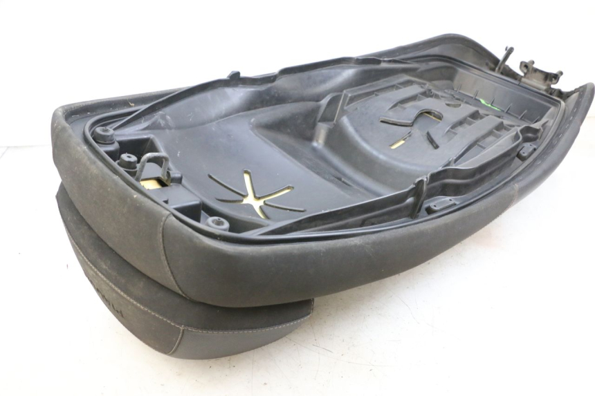 photo de SIEDZENIE PIAGGIO MP3 HPE 350 (2018 - 2020) - Stan powierzchni