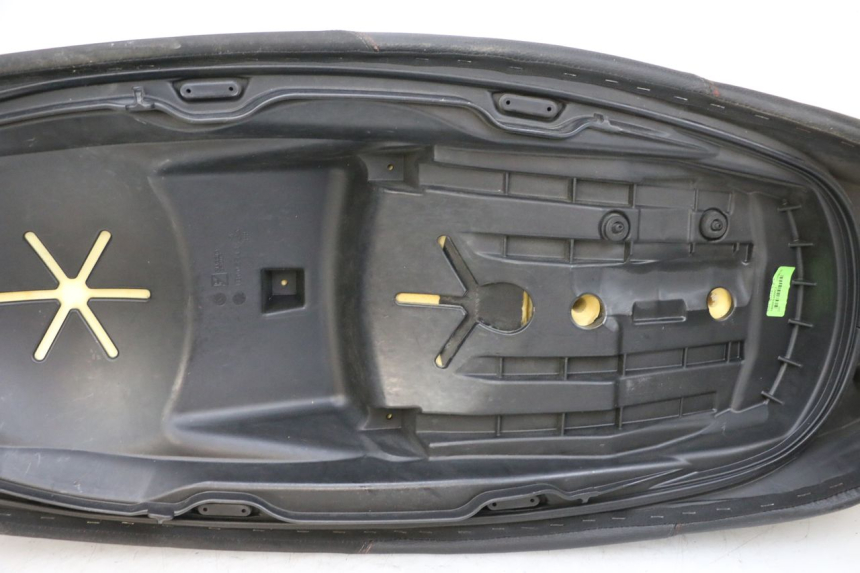 photo de SIEDZENIE PIAGGIO MP3 HPE 350 (2018 - 2020) - Oznaczenia i referencje