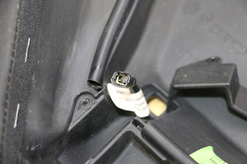 photo de SIEDZENIE PIAGGIO MP3 HPE 300 (2019 - 2026) - Stan powierzchni