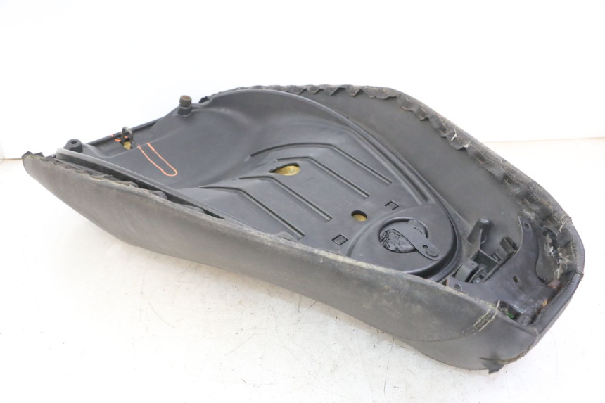 photo de SIEDZENIE PIAGGIO MP3 LT 400 (2007 - 2012) - Inny kąt widzenia