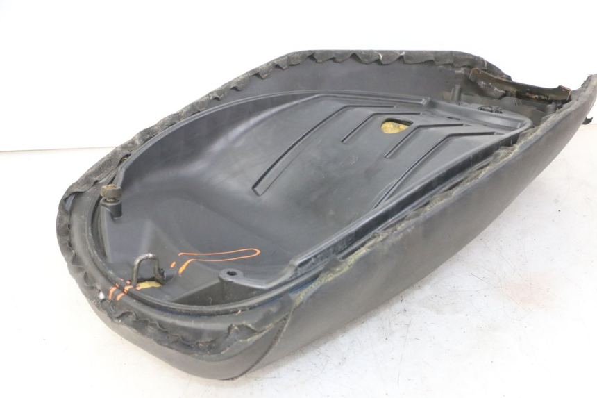 photo de SIEDZENIE PIAGGIO MP3 LT 400 (2007 - 2012) - Zbliżenie techniczne