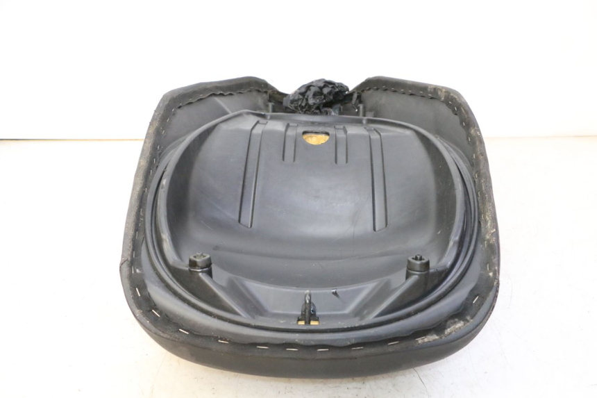 photo de SIEDZENIE PIAGGIO MP3 LT 300 (2010 - 2016) - Zbliżenie komponentów