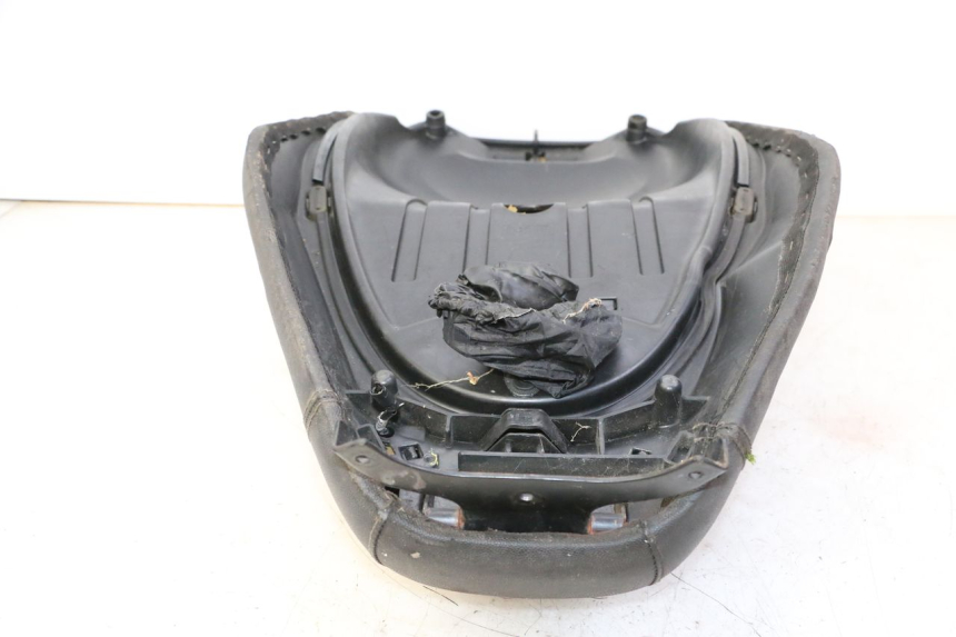 photo de SIEDZENIE PIAGGIO MP3 LT 300 (2010 - 2016) - Alternatywny kąt