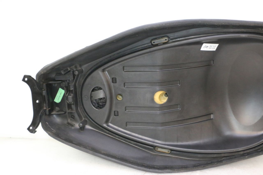 photo de SIEDZENIE PIAGGIO MP3 LT 300 (2010 - 2016) - Struktura - zbliżenie