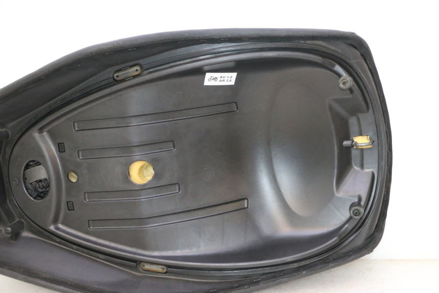 photo de SIEDZENIE PIAGGIO MP3 LT 300 (2010 - 2016) - Alternatywny kąt