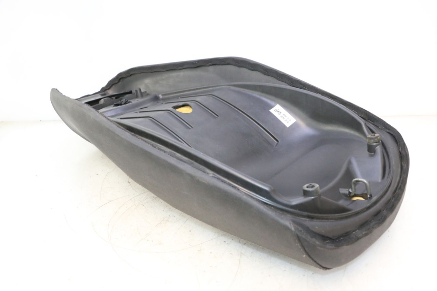 photo de SIEDZENIE PIAGGIO MP3 LT 300 (2010 - 2016) - Inny kąt widzenia