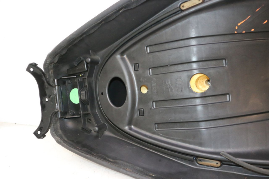 photo de SIEDZENIE PIAGGIO MP3 LT 400 (2007 - 2012) - Zoom stanu zużycia