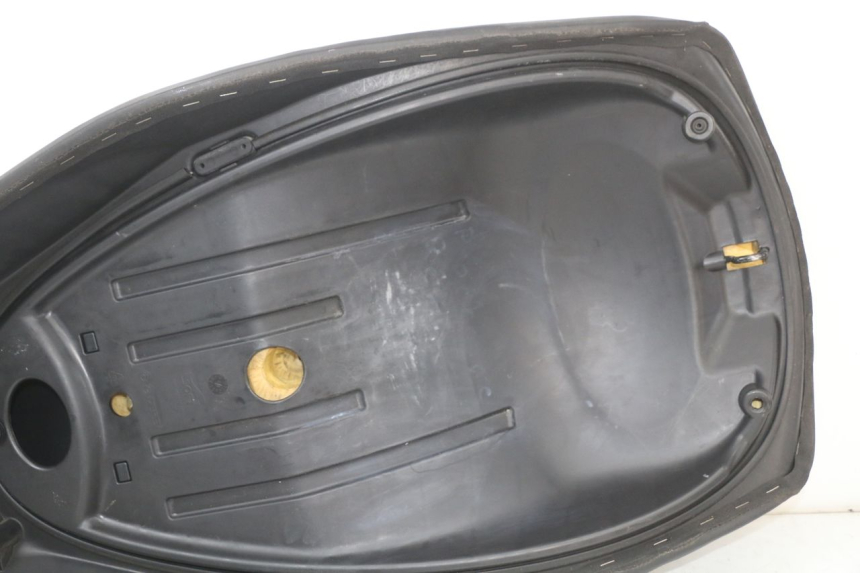 photo de SIEDZENIE PIAGGIO MP3 125 (2006 - 2014) - Szczegóły charakterystyczne