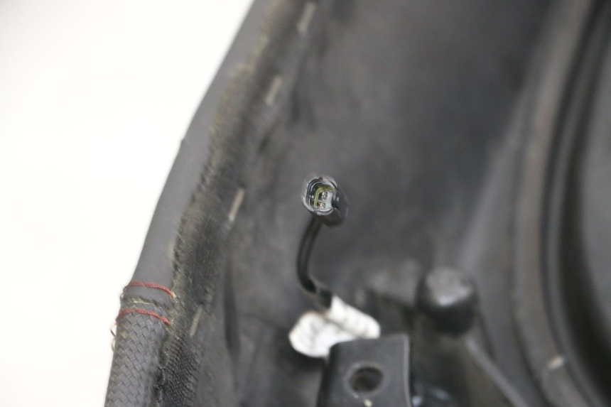 photo de SIEDZENIE PIAGGIO MP3 RL 250 (2006 - 2010) - Zbliżenie komponentów