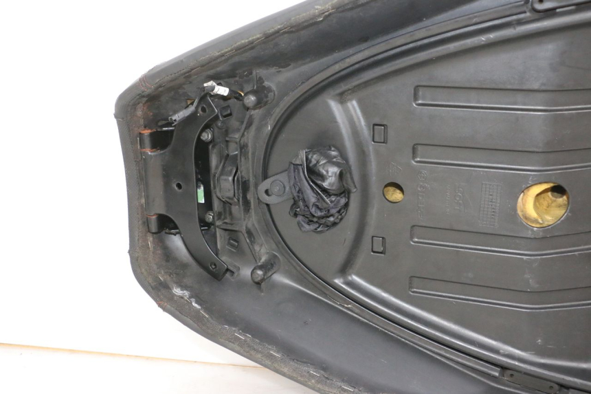 photo de SIEDZENIE PIAGGIO MP3 RL 250 (2006 - 2010) - Zdjęcie dodatkowe