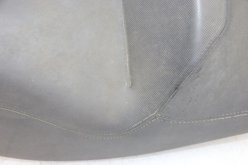 photo de SIEDZENIE PIAGGIO MP3 RL 250 (2006 - 2010) - Struktura - zbliżenie