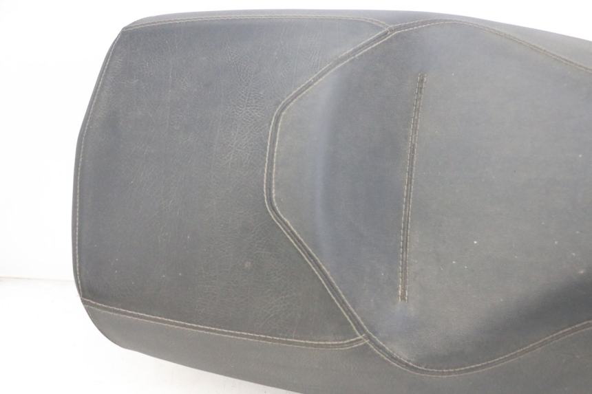 photo de SIEDZENIE PIAGGIO MP3 RL 250 (2006 - 2010) - Struktura - zbliżenie