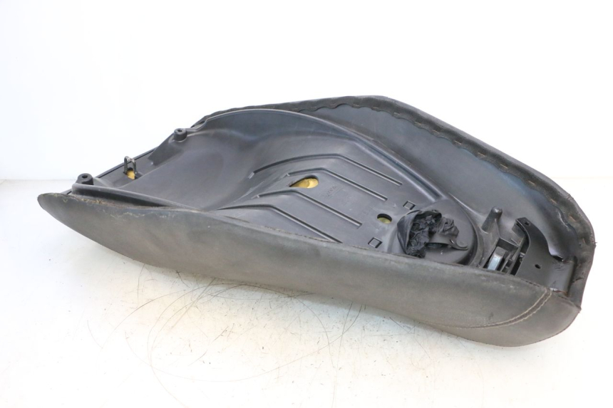 photo de SIEDZENIE PIAGGIO MP3 RL 250 (2006 - 2010) - Zdjęcie dodatkowe