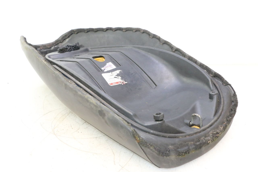 photo de SIEDZENIE PIAGGIO MP3 125 (2006 - 2014) - Widok z bliska