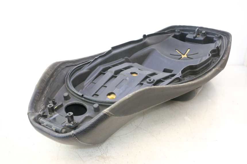 photo de SIEDZENIE PIAGGIO MP3 500 (2016 - 2018) - Zbliżenie techniczne