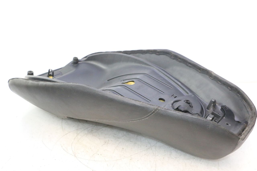 photo de SIEDZENIE PIAGGIO MP3 125 (2006 - 2014) - Punkty mocowania