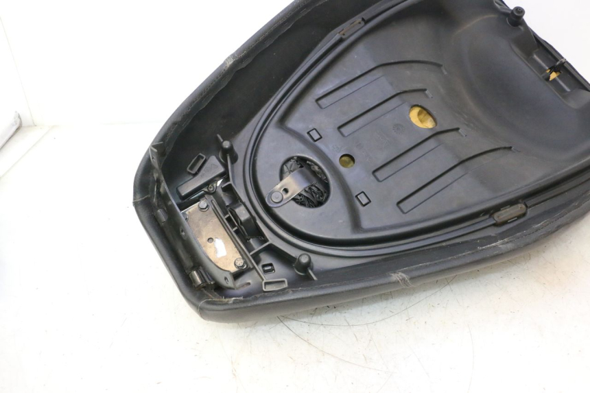 photo de SIEDZENIE PIAGGIO MP3 500 (2011 - 2015) - Zoom stanu zużycia