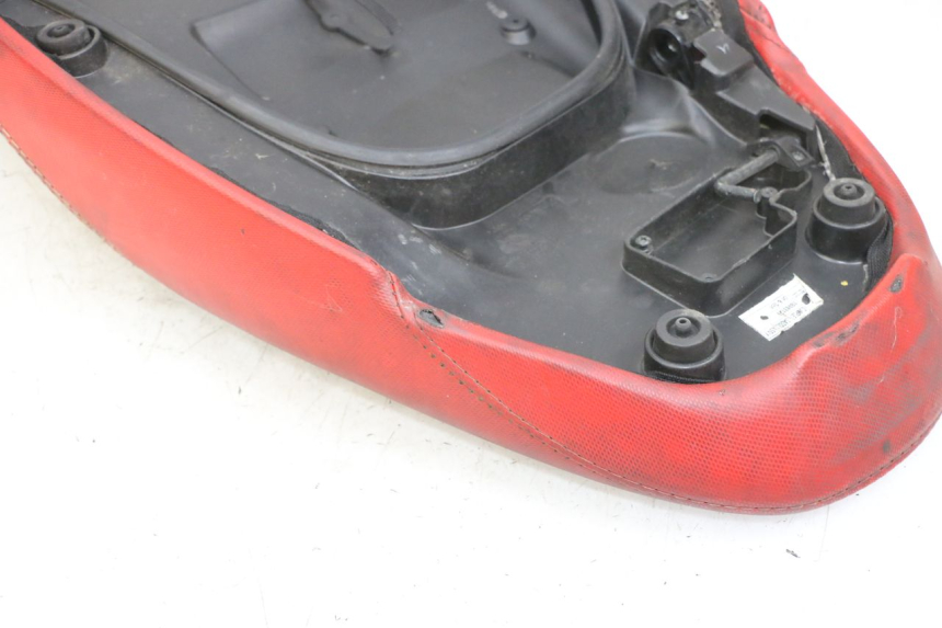 photo de SIEDZENIE PIAGGIO NEW TYPHOON 50 (2018 - 2021) - Struktura - zbliżenie