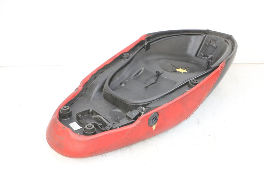 photo de SIEDZENIE PIAGGIO NEW TYPHOON 50 (2018 - 2021) - Widok profilu