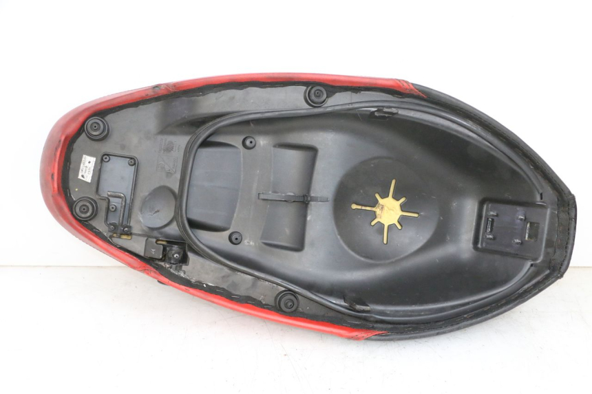 photo de SIEDZENIE PIAGGIO NEW TYPHOON 50 (2018 - 2021) - Zoom stanu zużycia