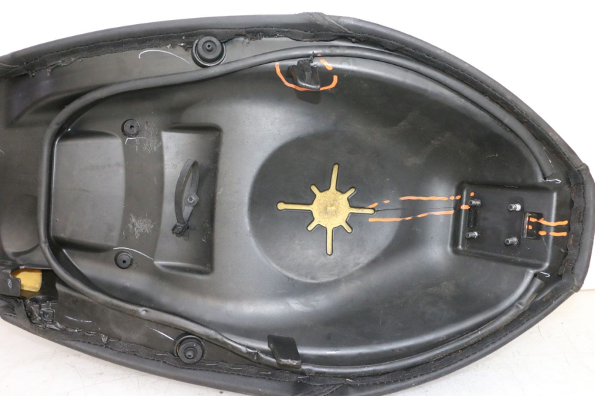 photo de SIEDZENIE PIAGGIO NEW TYPHOON 50 (2018 - 2021) - Widok profilu