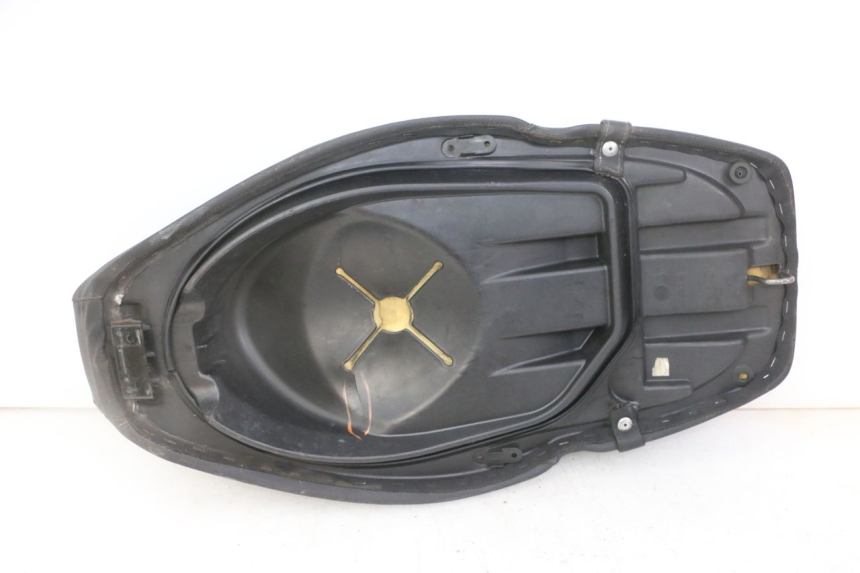 photo de SIEDZENIE PIAGGIO NRG POWER PUREJET 50 (2018 - 2021) - Szczegóły charakterystyczne