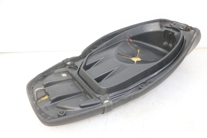 photo de SIEDZENIE PIAGGIO NRG POWER PUREJET 50 (2018 - 2021) - Inny kąt widzenia