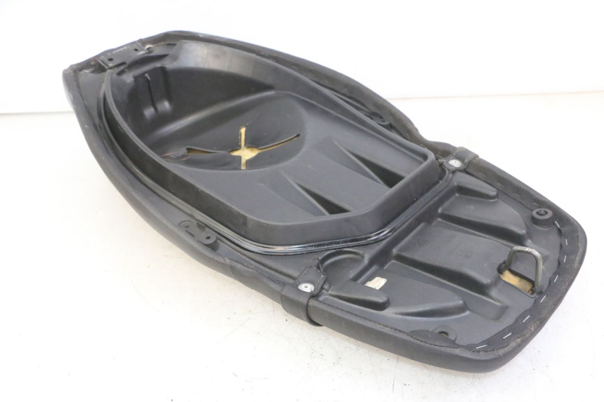 photo de SIEDZENIE PIAGGIO NRG POWER PUREJET 50 (2018 - 2021) - Zbliżenie techniczne