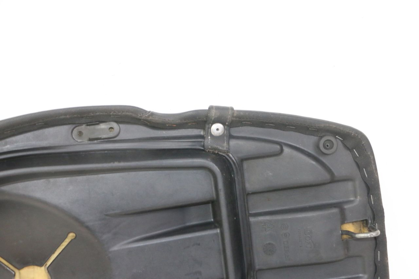 photo de SIEDZENIE PIAGGIO NRG POWER PUREJET 50 (2018 - 2021) - Stan powierzchni