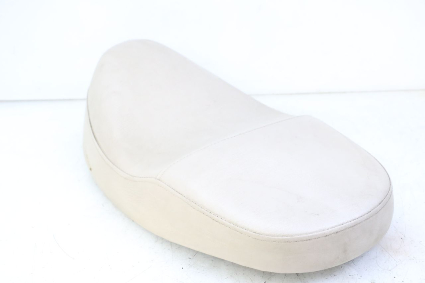 photo de SIEDZENIE JM MOTORS OLDIES GT 4T 50 (2018 - 2025) - Zbliżenie komponentów