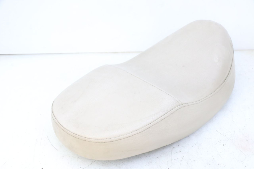 photo de SIEDZENIE JM MOTORS OLDIES GT 4T 50 (2018 - 2025) - Widok z bliska