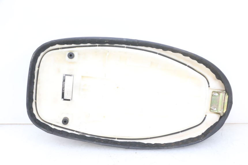 photo de SIEDZENIE JM MOTORS OLDIES GT 4T 50 (2018 - 2025) - Zbliżenie komponentów