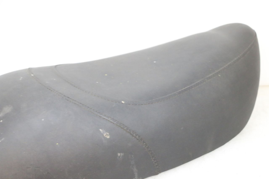 photo de SIEDZENIE JM MOTORS OLDIES GT 4T 50 (2018 - 2025) - Widok z bliska