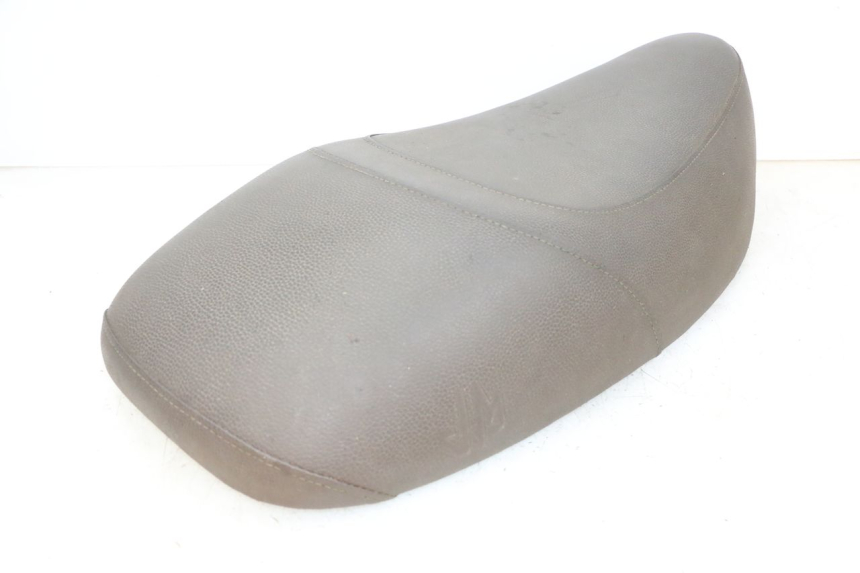 photo de SIEDZENIE JM MOTORS OLDIES GT 4T 50 (2018 - 2025) - Zbliżenie komponentów