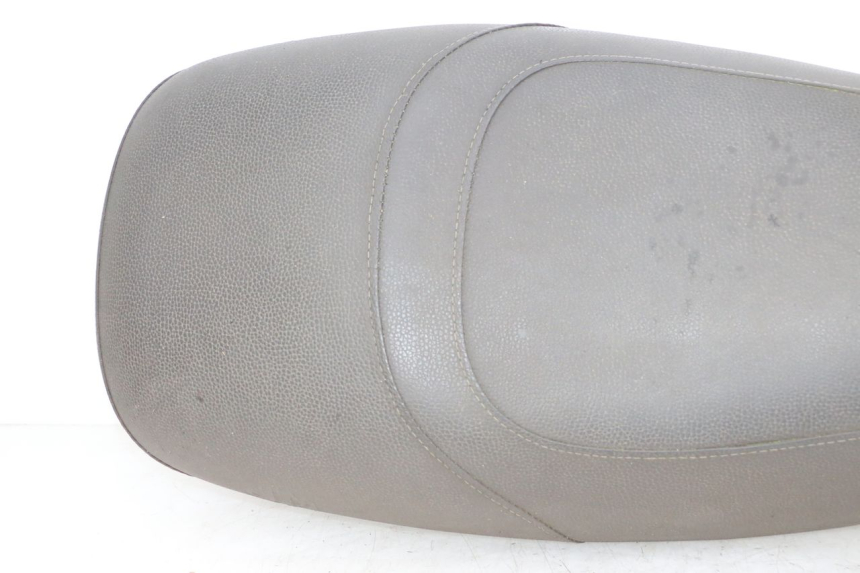 photo de SIEDZENIE JM MOTORS OLDIES GT 4T 50 (2018 - 2025) - Widok z bliska