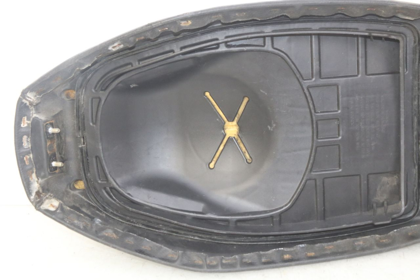 photo de SIEDZENIE SYM ORBIT 2 4T 50 (2008 - 2017) - Oznaczenia i referencje