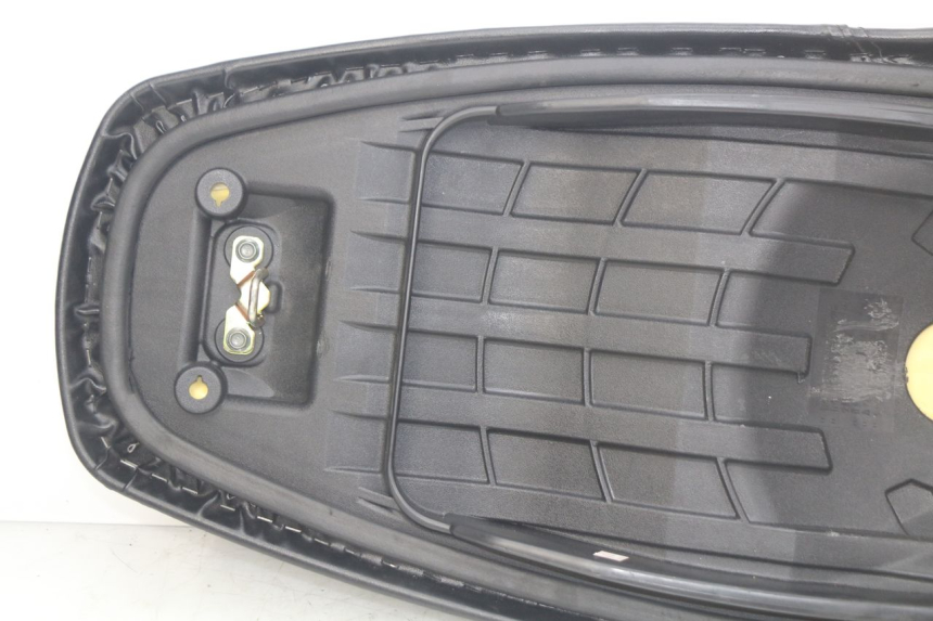 photo de SIEDZENIE SYM ORBIT III 3 4T 50 (2018 - 2021) - Szczegóły charakterystyczne