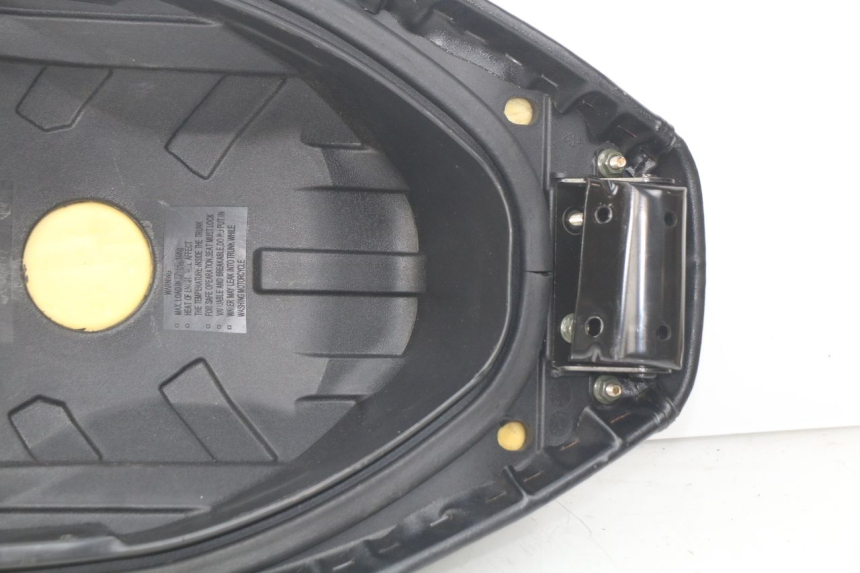 photo de SIEDZENIE SYM ORBIT III 3 4T 50 (2018 - 2021) - Oznaczenia i referencje