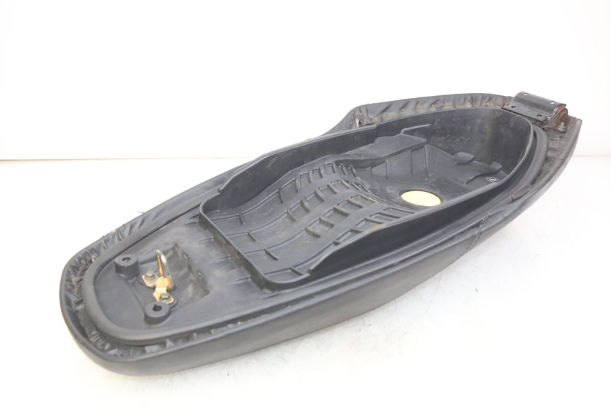 photo de SIEDZENIE SYM ORBIT III 3 4T 50 (2021 - 2025) - Punkty mocowania