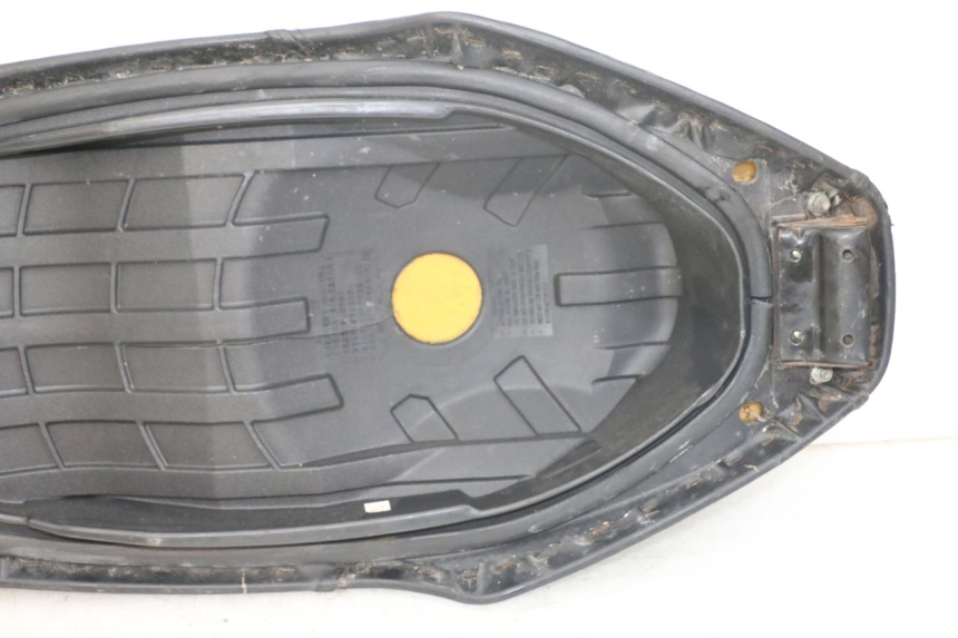 photo de SIEDZENIE SYM ORBIT III 3 4T 50 (2018 - 2021) - Zbliżenie komponentów