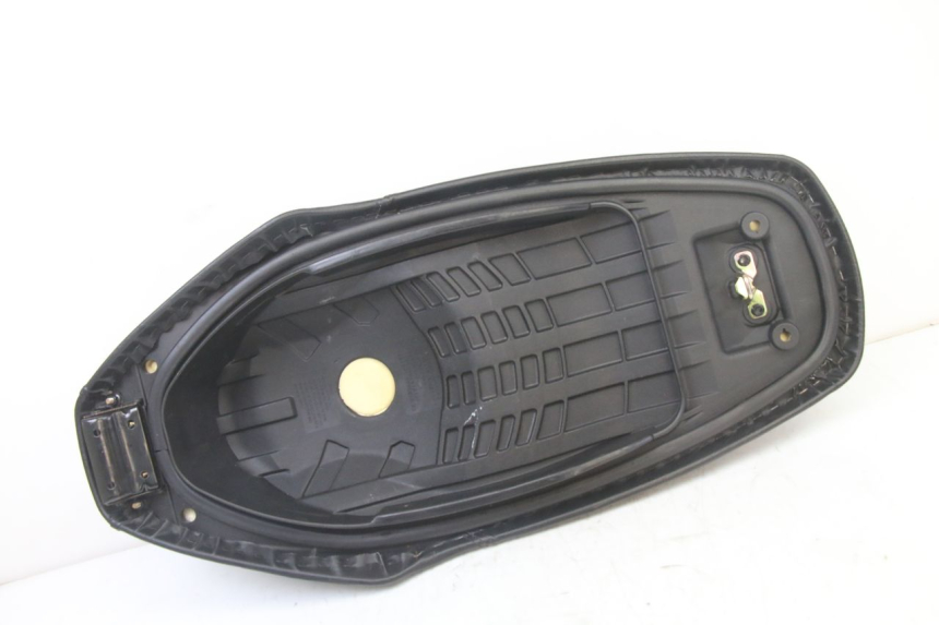 photo de SIEDZENIE SYM ORBIT III 3 4T 50 (2021 - 2025) - Stan powierzchni