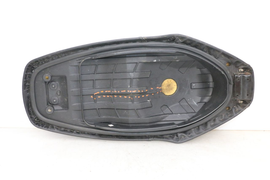 photo de SIEDZENIE SYM ORBIT III 3 4T 50 (2018 - 2021) - Struktura - zbliżenie