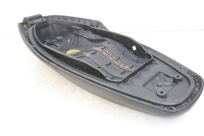 photo de SIEDZENIE SYM ORBIT III 3 4T 50 (2018 - 2021) - Zoom stanu zużycia