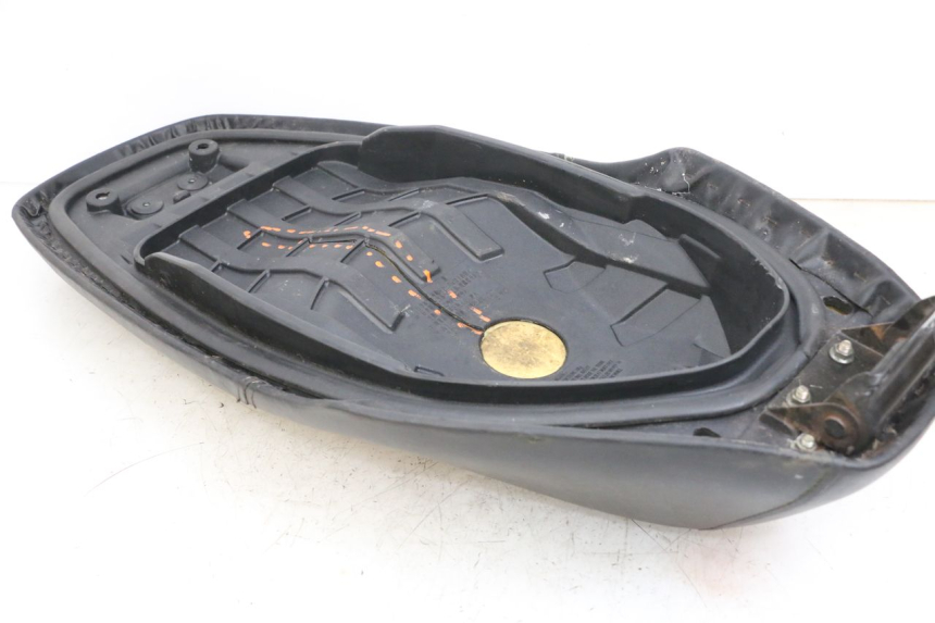 photo de SIEDZENIE SYM ORBIT III 3 4T 50 (2018 - 2021) - Zbliżenie techniczne