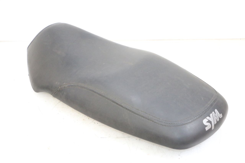 photo de SIEDZENIE SYM ORBIT III 3 4T 50 (2018 - 2021) - Oznaczenia i referencje