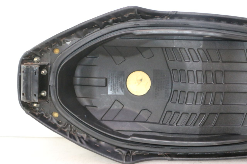 photo de SIEDZENIE SYM ORBIT III 3 4T 50 (2021 - 2025) - Struktura - zbliżenie