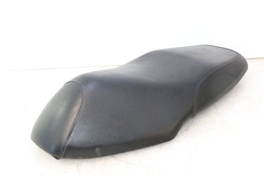 photo de SIEDZENIE SYM ORBIT III 3 4T 50 (2021 - 2025) - Stan powierzchni