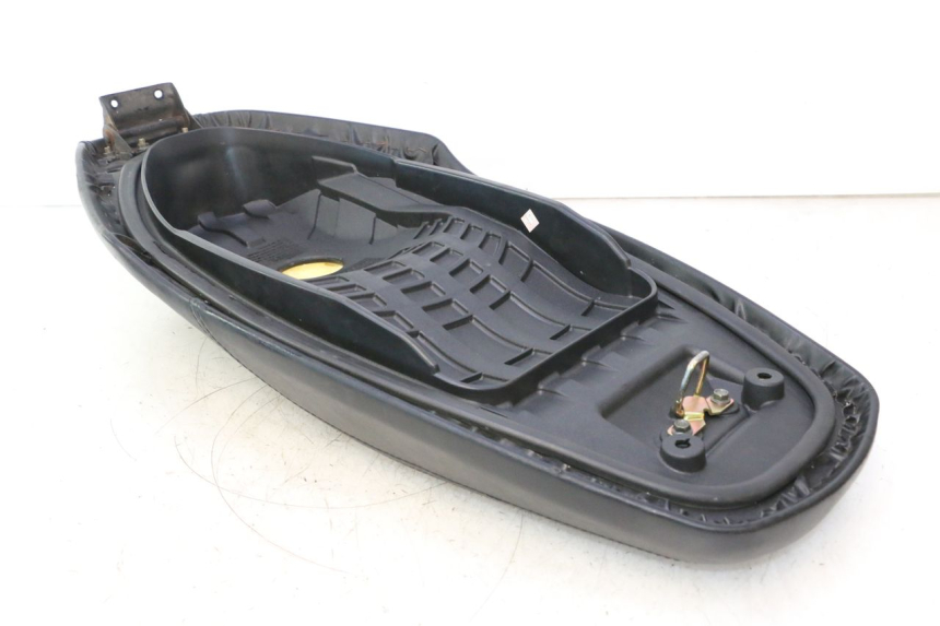 photo de SIEDZENIE SYM ORBIT III 3 4T 50 (2021 - 2025) - Oznaczenia i referencje