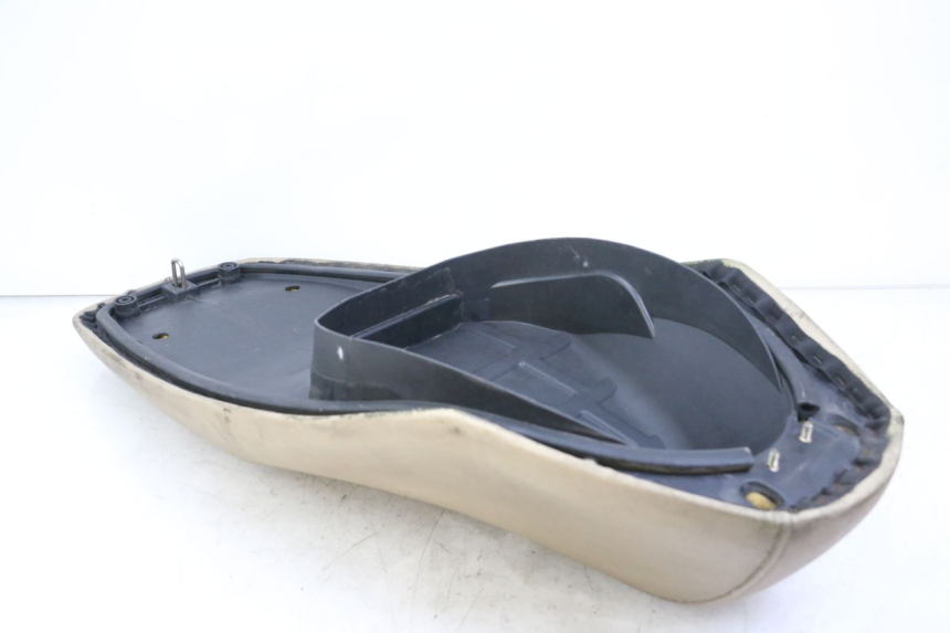 photo de SIEDZENIE PEUGEOT BELVILLE 125 (2017 - 2021) - Oznaczenia i referencje